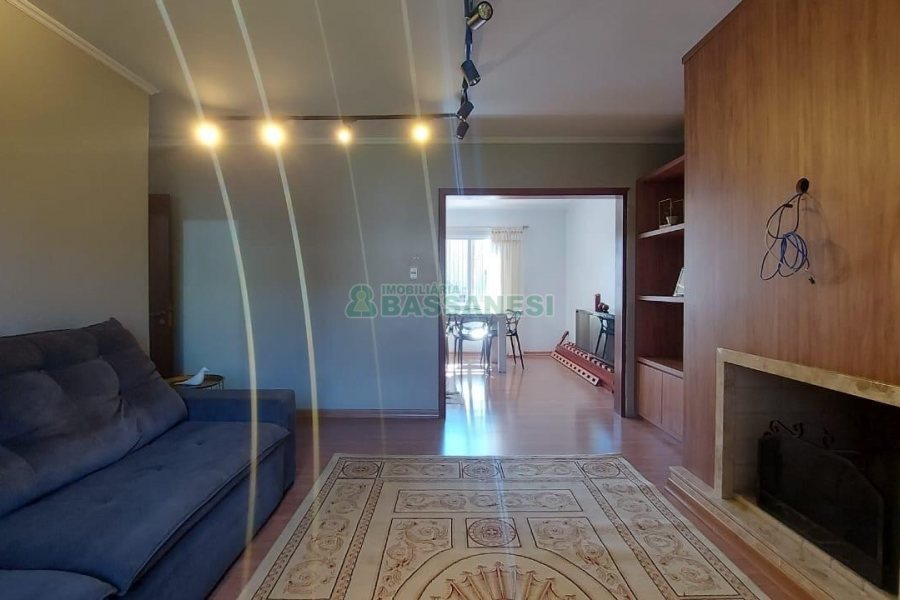 Casa com 300m², 4 dormitórios, 3 vagas, no bairro Universitário em Caxias do Sul para Alugar