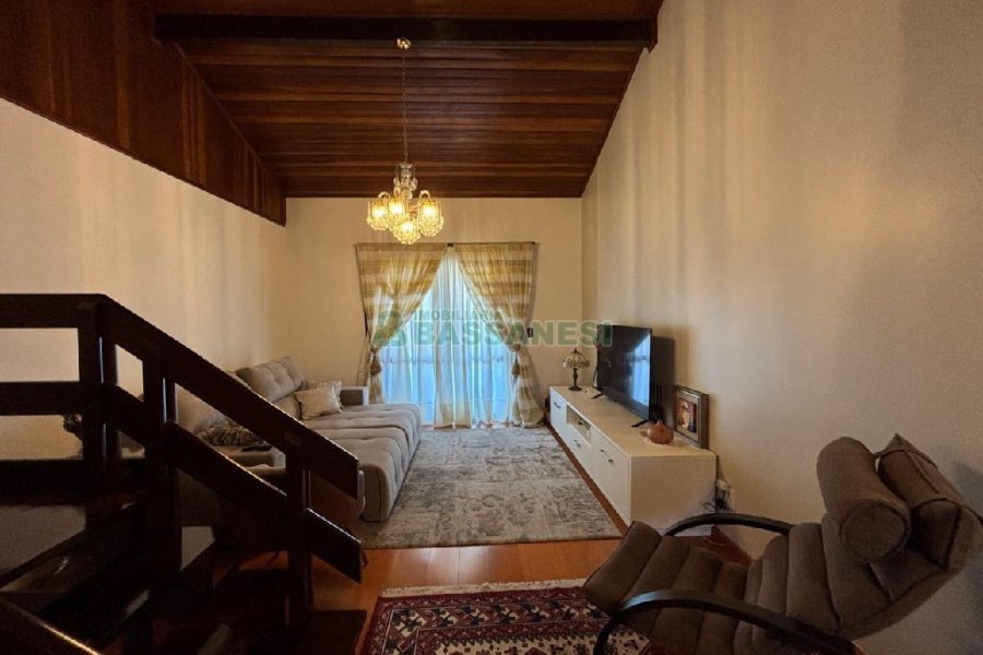 Casa Mobiliada com 180m², 3 dormitórios, 2 vagas, no bairro Santa Catarina em Caxias do Sul para Alugar