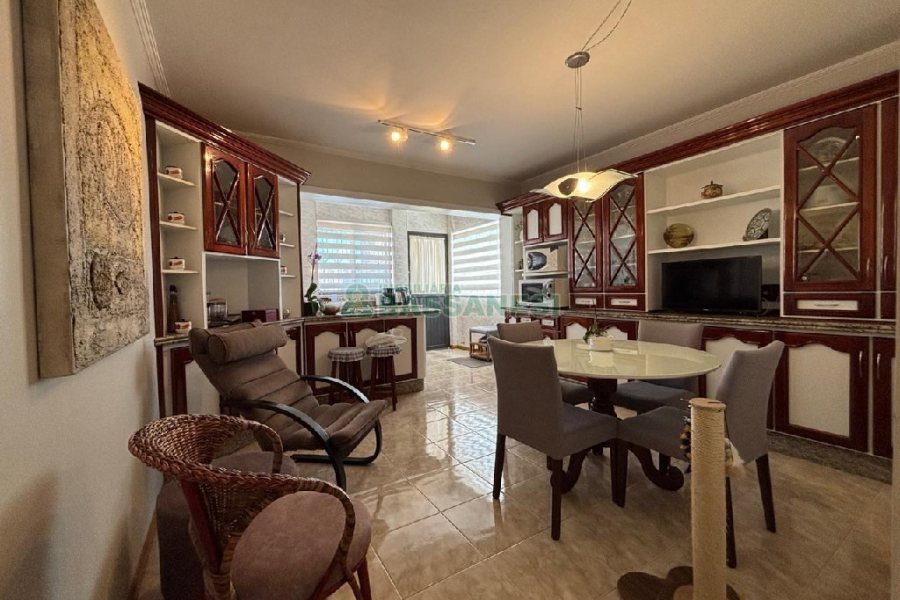 Casa Mobiliada com 180m², 3 dormitórios, 2 vagas, no bairro Santa Catarina em Caxias do Sul para Alugar