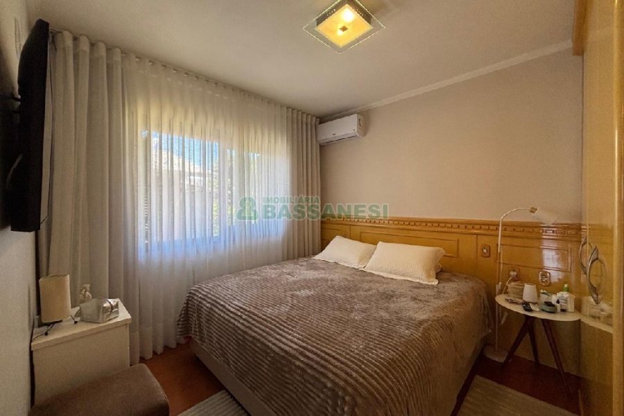 Casa Mobiliada com 180m², 3 dormitórios, 2 vagas, no bairro Santa Catarina em Caxias do Sul para Alugar