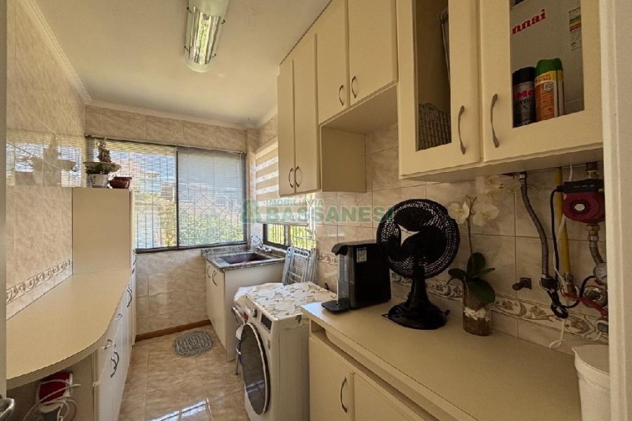 Casa Mobiliada com 180m², 3 dormitórios, 2 vagas, no bairro Santa Catarina em Caxias do Sul para Alugar