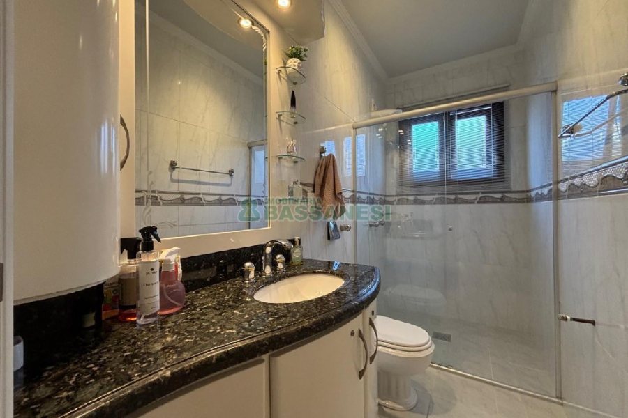 Casa Mobiliada com 180m², 3 dormitórios, 2 vagas, no bairro Santa Catarina em Caxias do Sul para Alugar