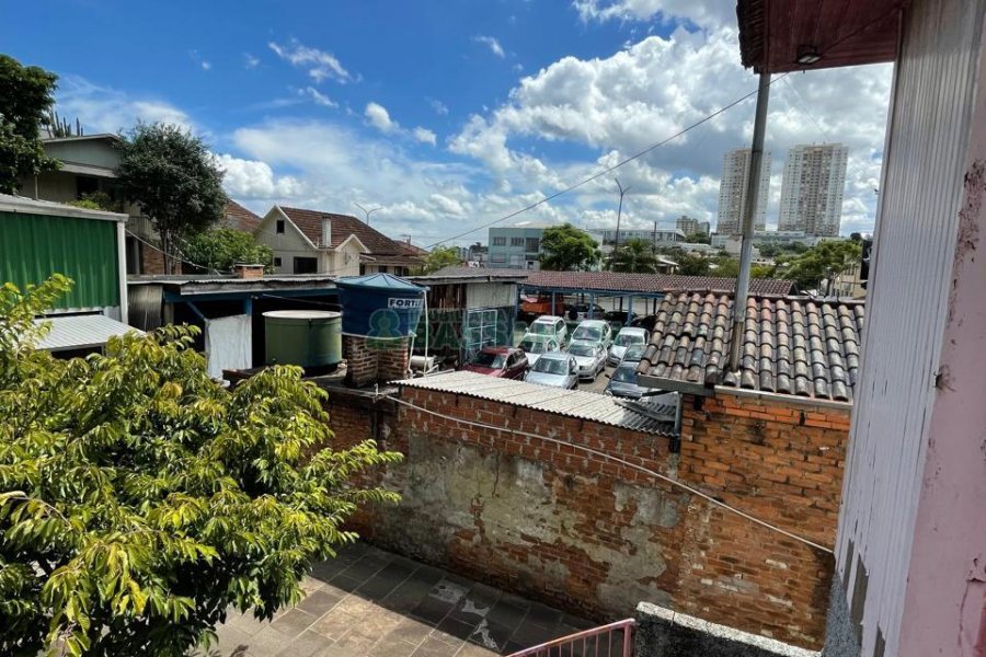 Casa com 209m², 3 dormitórios, 1 vaga, no bairro Bela Vista em Caxias do Sul para Comprar