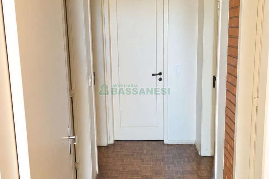 Casa com 360m², 3 dormitórios, 2 vagas, no bairro Cinqüentenário em Caxias do Sul para Comprar