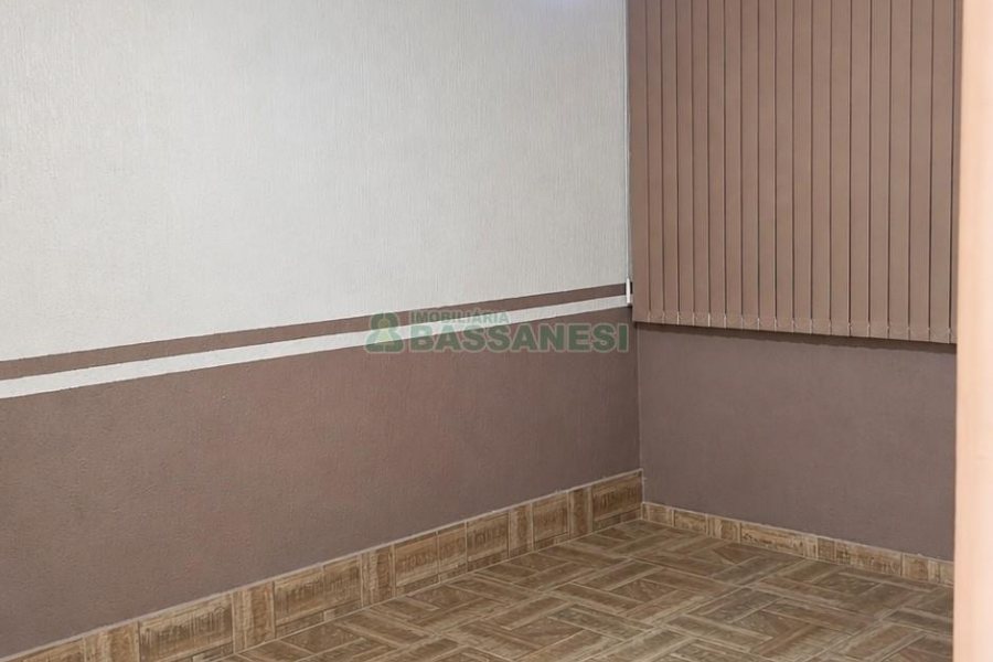 Casa com 360m², 3 dormitórios, 2 vagas, no bairro Cinqüentenário em Caxias do Sul para Comprar