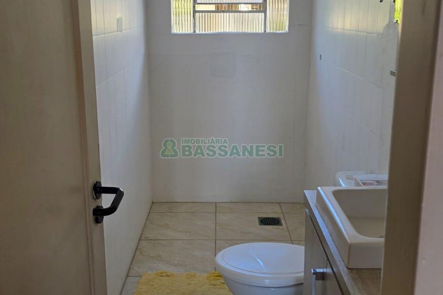 Casa com 360m², 3 dormitórios, 2 vagas, no bairro Cinqüentenário em Caxias do Sul para Comprar