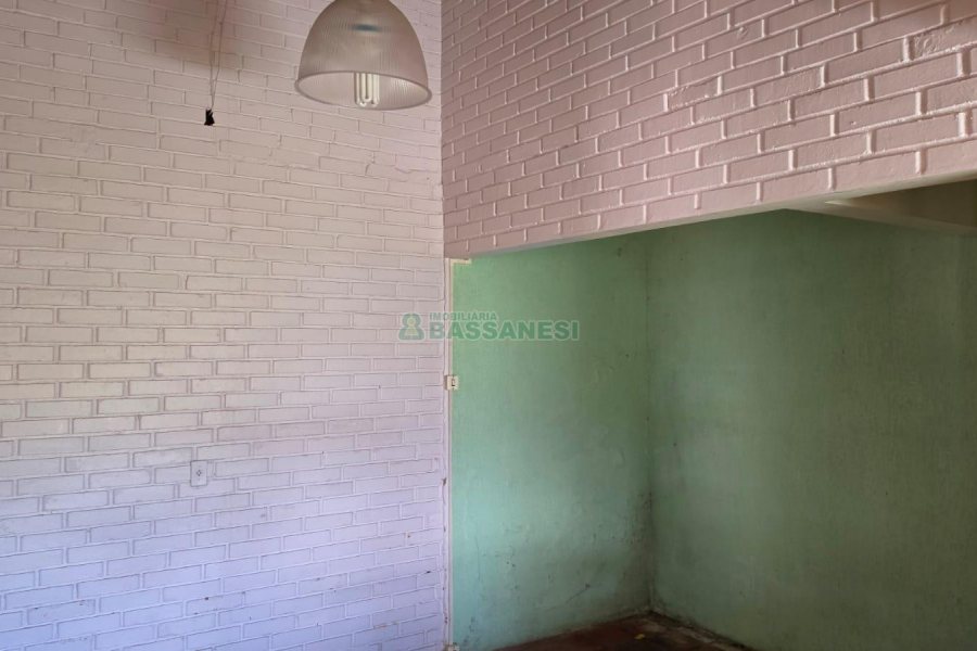 Casa com 360m², 3 dormitórios, 2 vagas, no bairro Cinqüentenário em Caxias do Sul para Comprar