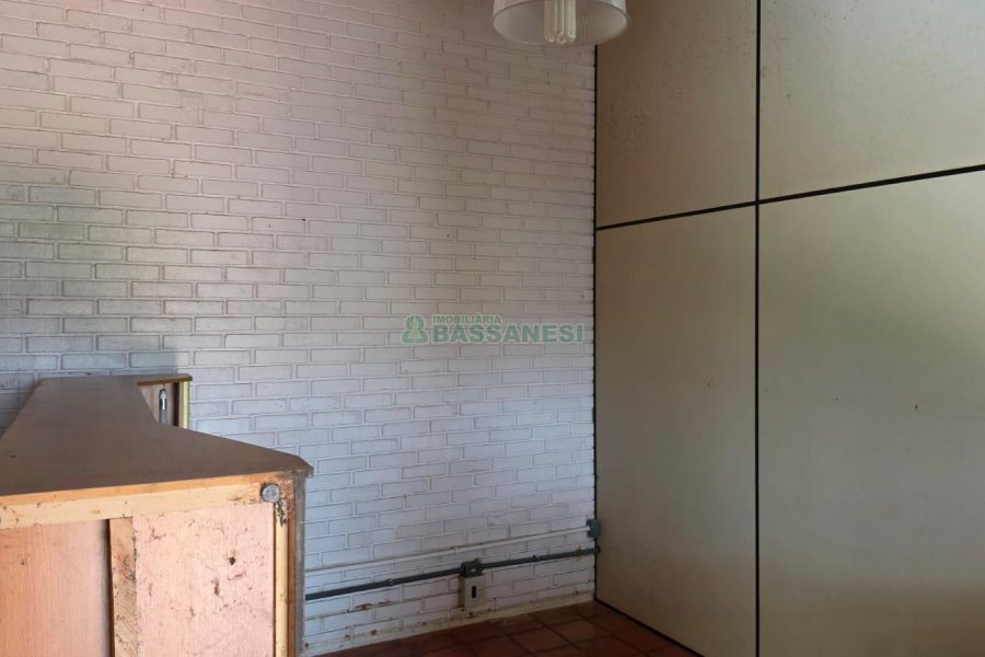 Casa com 360m², 3 dormitórios, 2 vagas, no bairro Cinqüentenário em Caxias do Sul para Comprar
