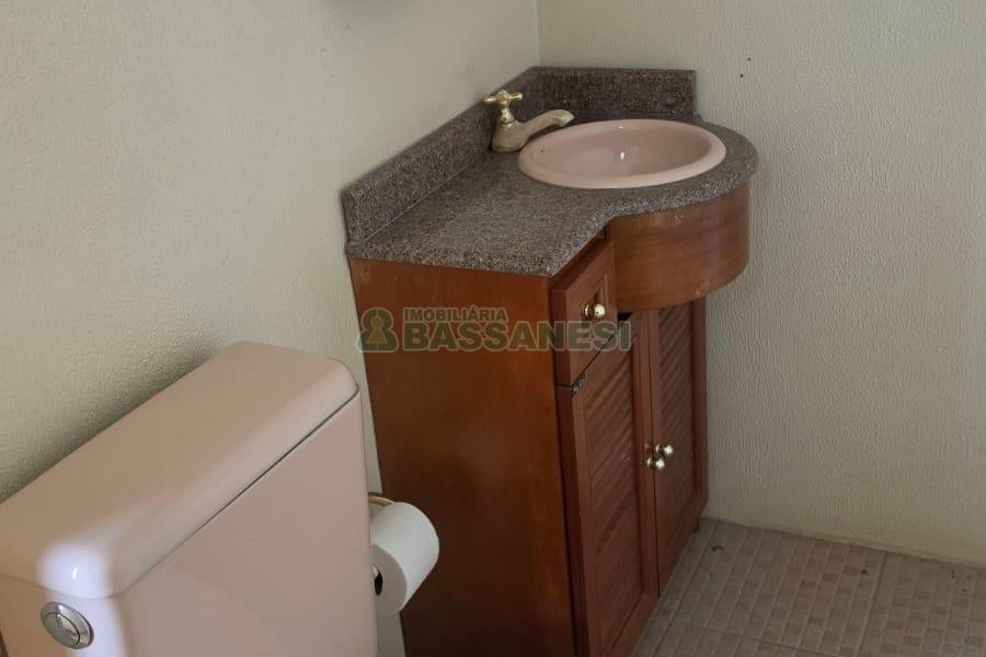 Casa com 360m², 3 dormitórios, 2 vagas, no bairro Cinqüentenário em Caxias do Sul para Comprar