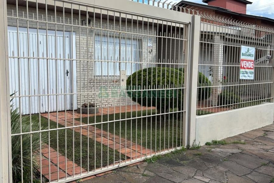 Casa, 3 dormitórios, 2 vagas, no bairro Cinqüentenário em Caxias do Sul para Comprar