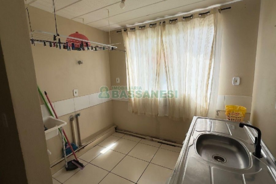Apartamento com 62m², 2 dormitórios, 1 vaga, no bairro Santa Corona em Caxias do Sul para Alugar