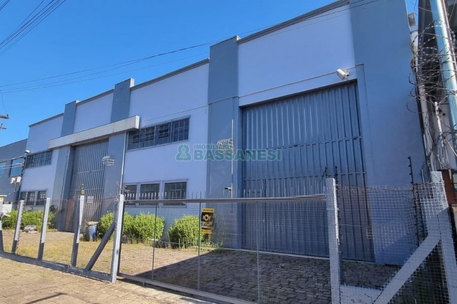 Pavilhão com 565m², no bairro São José em Caxias do Sul para Alugar