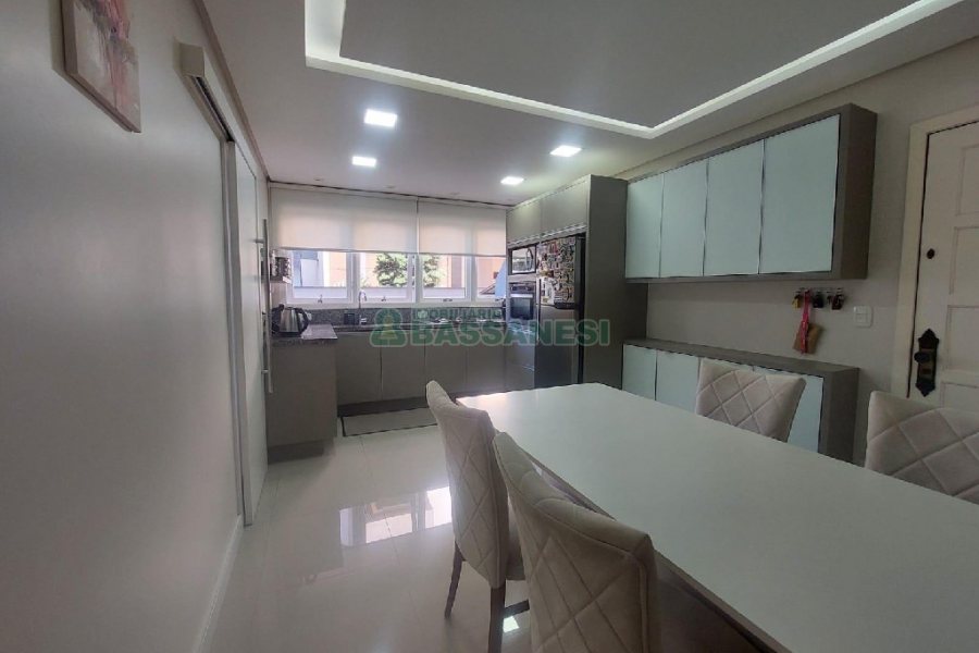 Apto Mobiliado com 119m², 3 dormitórios, 2 vagas, no bairro Centro em Caxias do Sul para Alugar