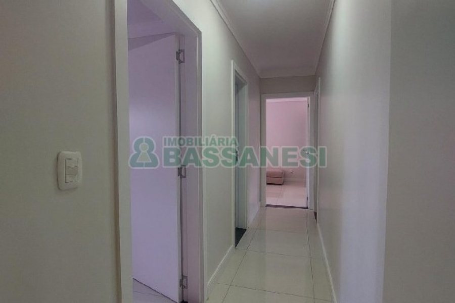 Apto Mobiliado com 119m², 3 dormitórios, 2 vagas, no bairro Centro em Caxias do Sul para Alugar