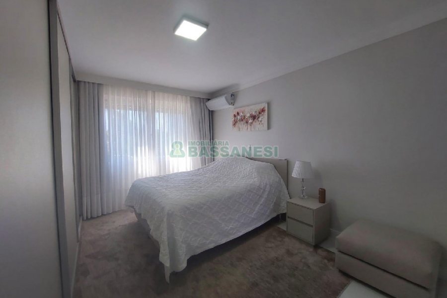 Apto Mobiliado com 119m², 3 dormitórios, 2 vagas, no bairro Centro em Caxias do Sul para Alugar