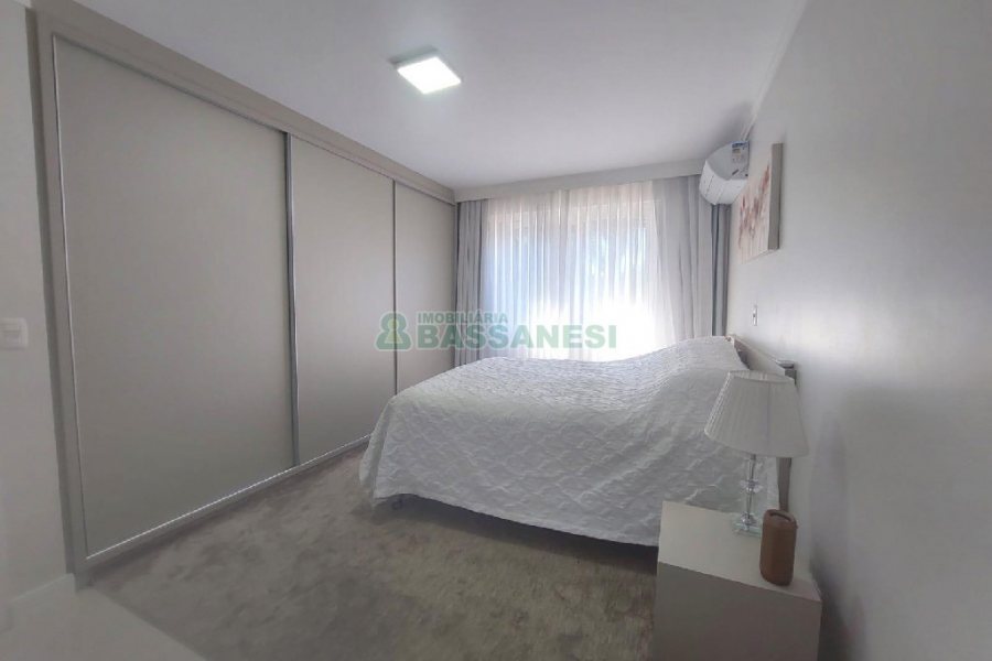 Apto Mobiliado com 119m², 3 dormitórios, 2 vagas, no bairro Centro em Caxias do Sul para Alugar