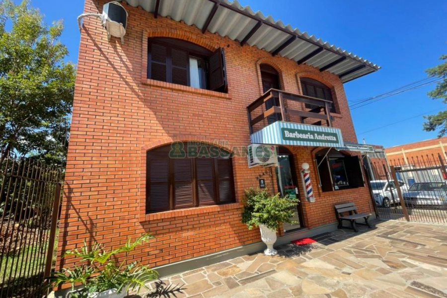 Casa com 192m², 4 dormitórios, 4 vagas, no bairro São José em Caxias do Sul para Comprar