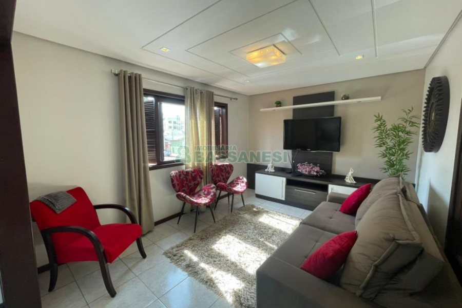 Casa com 192m², 4 dormitórios, 4 vagas, no bairro São José em Caxias do Sul para Comprar