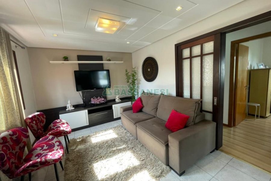 Casa com 192m², 4 dormitórios, 4 vagas, no bairro São José em Caxias do Sul para Comprar