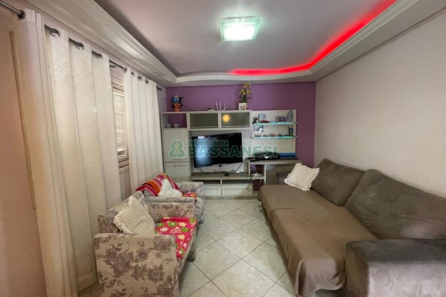 Casa com 192m², 4 dormitórios, 4 vagas, no bairro São José em Caxias do Sul para Comprar