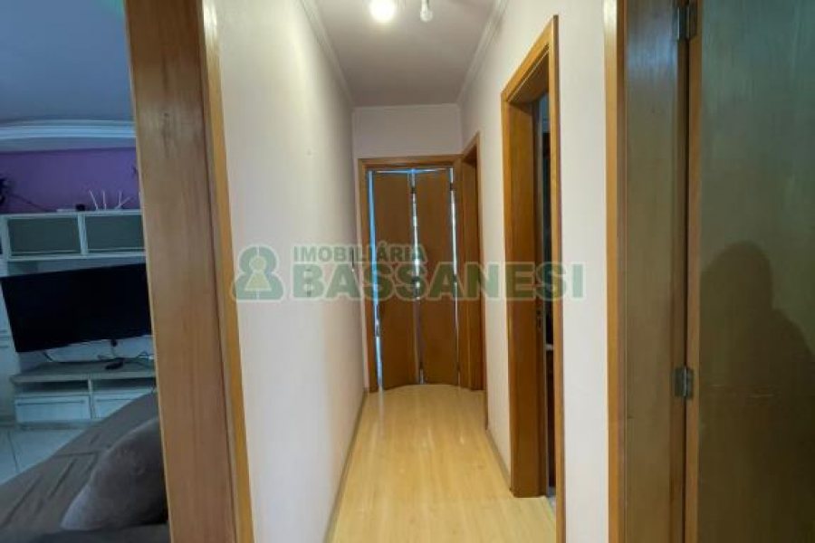 Casa com 192m², 4 dormitórios, 4 vagas, no bairro São José em Caxias do Sul para Comprar