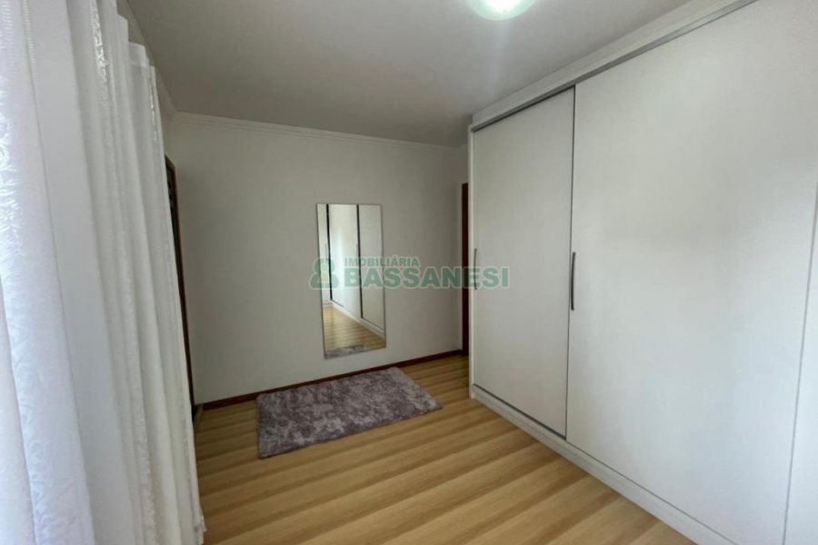 Casa com 192m², 4 dormitórios, 4 vagas, no bairro São José em Caxias do Sul para Comprar