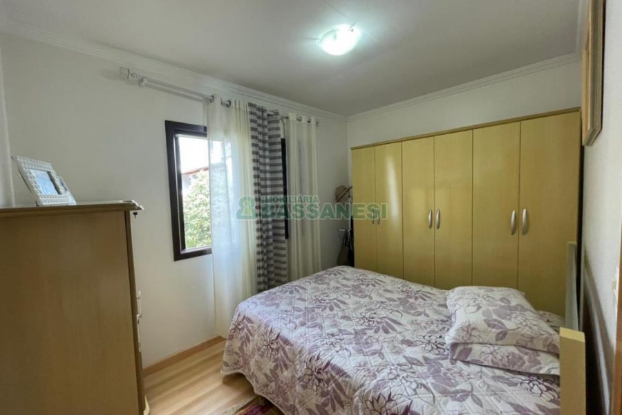 Casa com 192m², 4 dormitórios, 4 vagas, no bairro São José em Caxias do Sul para Comprar