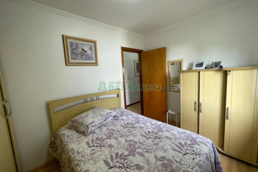 Casa com 192m², 4 dormitórios, 4 vagas, no bairro São José em Caxias do Sul para Comprar