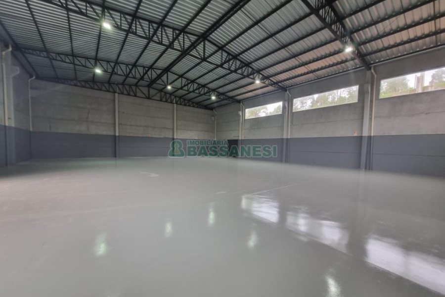 Pavilhão com 564m², no bairro São Gotardo em Flores da Cunha para Alugar