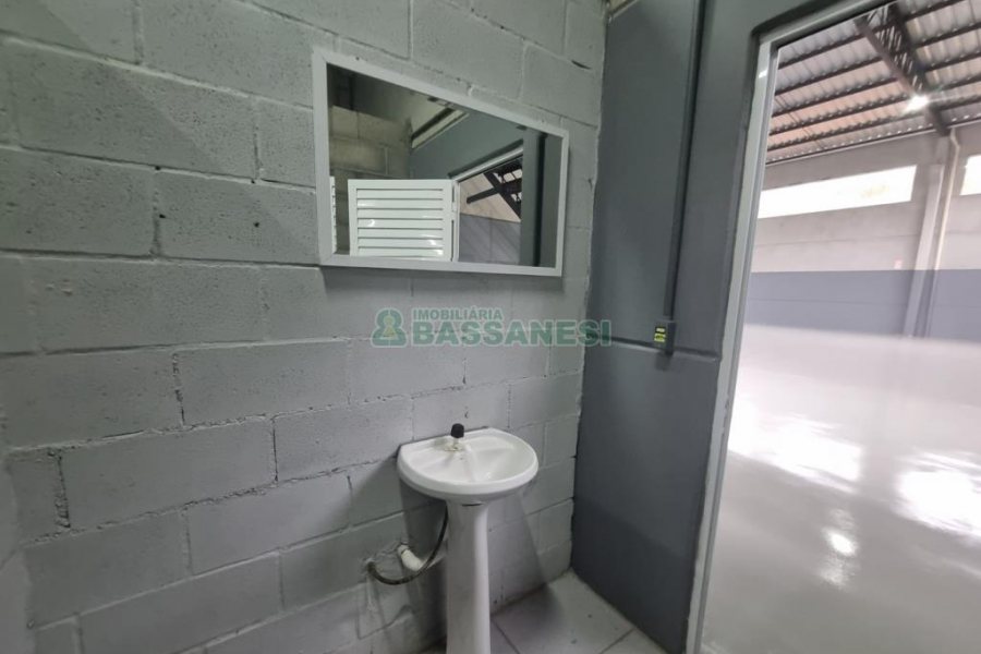 Pavilhão com 564m², no bairro São Gotardo em Flores da Cunha para Alugar