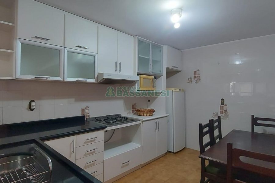 Apartamento com 90m², 2 dormitórios, 2 vagas, no bairro Panazzolo em Caxias do Sul para Alugar