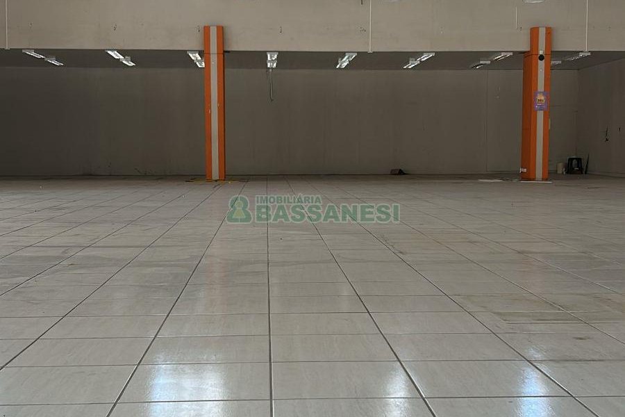 Loja com 3670m², no bairro Centro em Caxias do Sul para Alugar