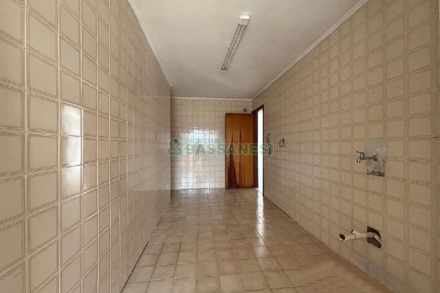 Apartamento com 98m², 2 dormitórios, 1 vaga, no bairro Salgado Filho em Caxias do Sul para Alugar