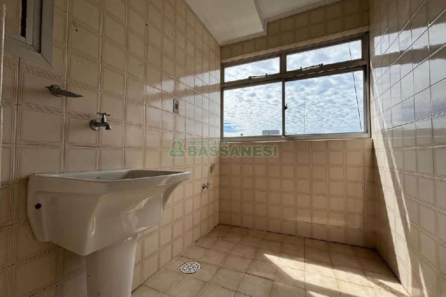 Apartamento com 98m², 2 dormitórios, 1 vaga, no bairro Salgado Filho em Caxias do Sul para Alugar