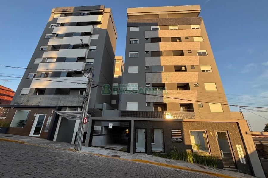 Apartamento com 62m², 2 dormitórios, 2 vagas, no bairro Sagrada Família em Caxias do Sul para Alugar