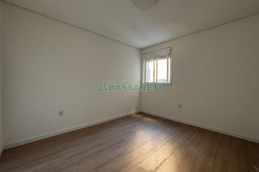 Apartamento com 62m², 2 dormitórios, 2 vagas, no bairro Sagrada Família em Caxias do Sul para Alugar