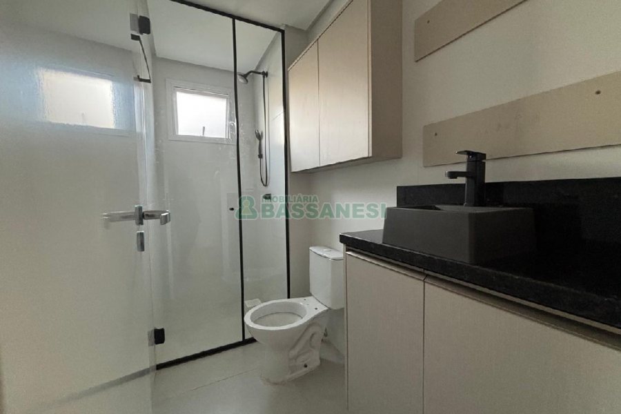 Apartamento com 62m², 2 dormitórios, 2 vagas, no bairro Sagrada Família em Caxias do Sul para Alugar