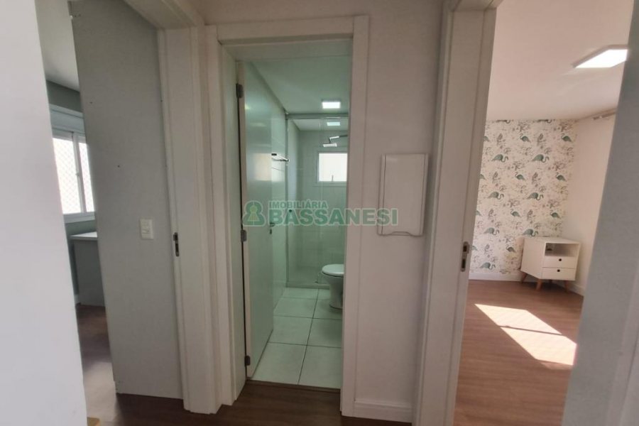Apartamento com 49m², 2 dormitórios, 1 vaga, no bairro Nossa Senhora da Saúde em Caxias do Sul para Alugar