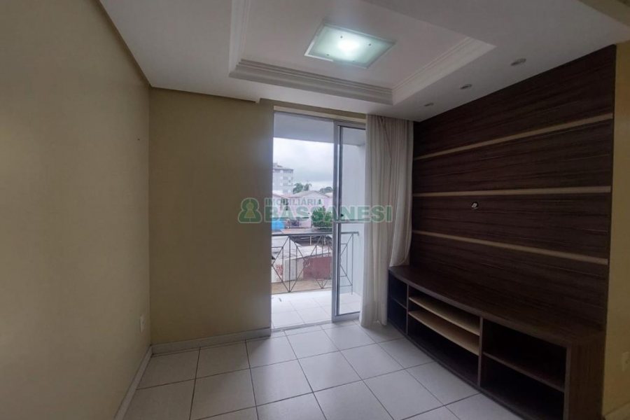 Apartamento com 54m², 2 dormitórios, 1 vaga, no bairro Parque Oasis em Caxias do Sul para Alugar
