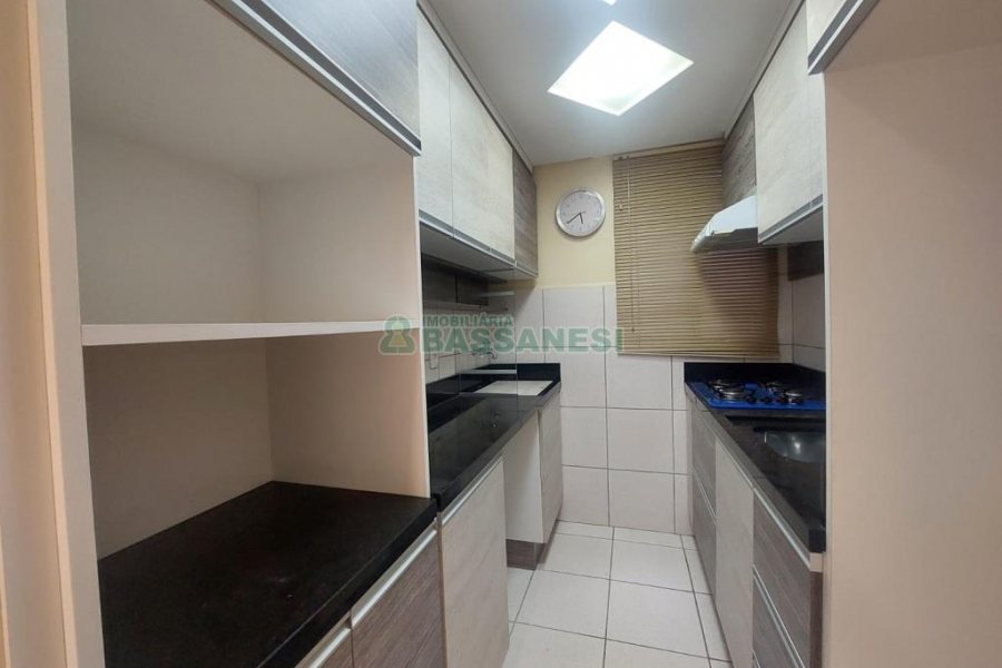 Apartamento com 54m², 2 dormitórios, 1 vaga, no bairro Parque Oasis em Caxias do Sul para Alugar