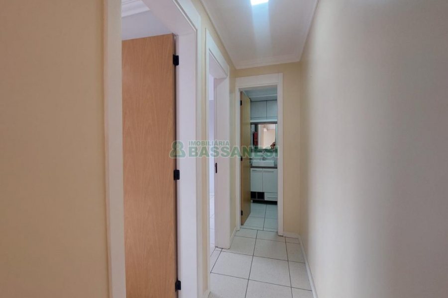 Apartamento com 54m², 2 dormitórios, 1 vaga, no bairro Parque Oasis em Caxias do Sul para Alugar