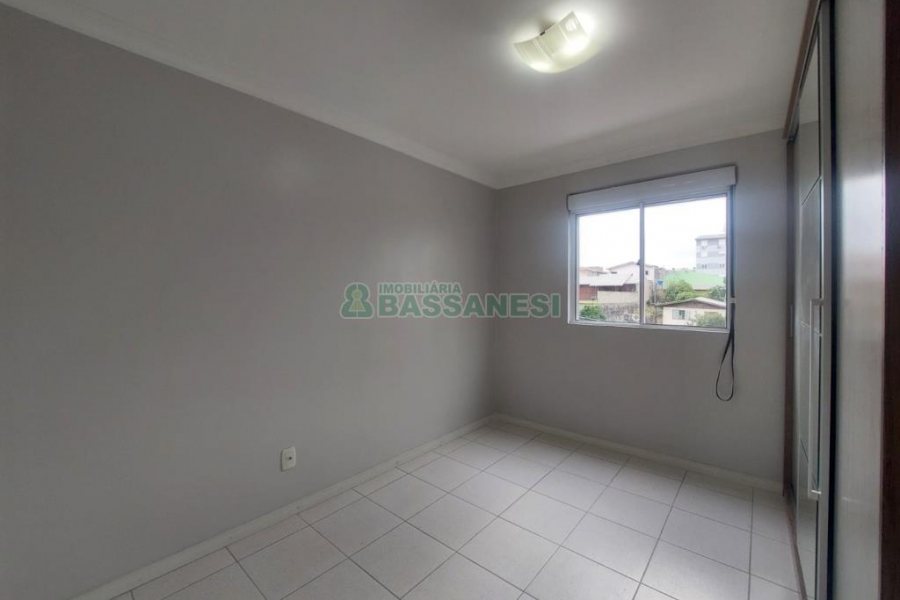 Apartamento com 54m², 2 dormitórios, 1 vaga, no bairro Parque Oasis em Caxias do Sul para Alugar
