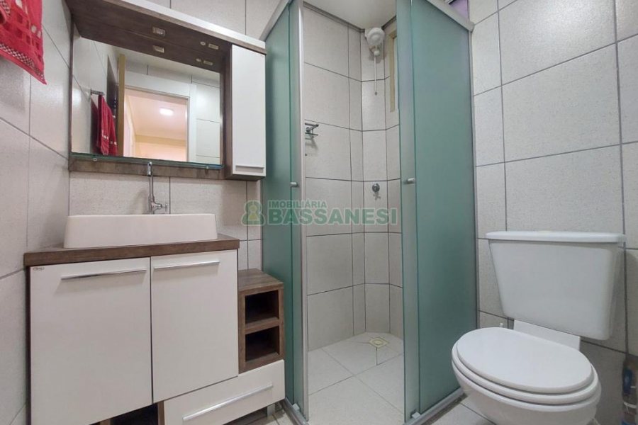 Apartamento com 54m², 2 dormitórios, 1 vaga, no bairro Parque Oasis em Caxias do Sul para Alugar