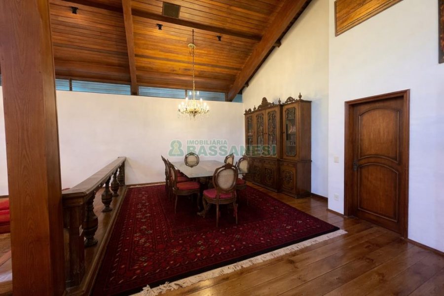 Casa, 5 dormitórios, 2 vagas, no bairro Cinqüentenário em Caxias do Sul para Comprar