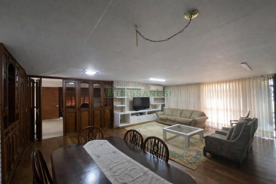 Casa, 5 dormitórios, 2 vagas, no bairro Cinqüentenário em Caxias do Sul para Comprar