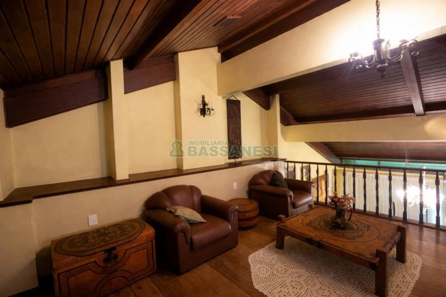 Casa, 5 dormitórios, 2 vagas, no bairro Cinqüentenário em Caxias do Sul para Comprar