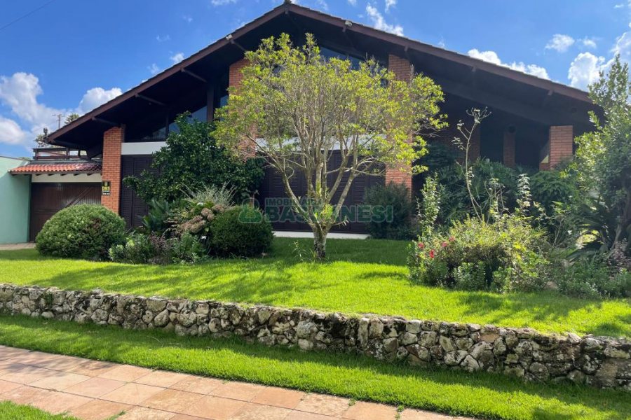 Casa, 5 dormitórios, 2 vagas, no bairro Cinqüentenário em Caxias do Sul para Comprar