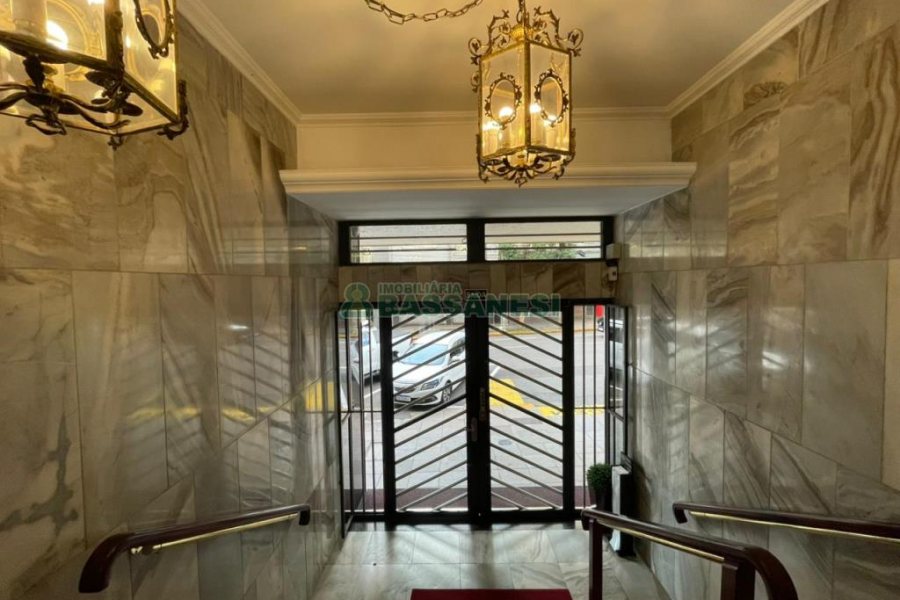 Apartamento com 200m², 3 dormitórios, 1 vaga, no bairro Centro em Caxias do Sul para Comprar