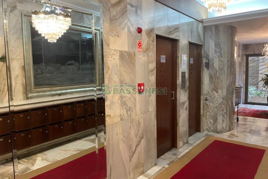 Apartamento com 200m², 3 dormitórios, 1 vaga, no bairro Centro em Caxias do Sul para Comprar