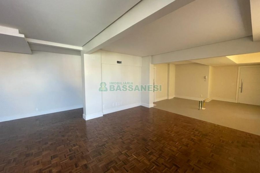 Apartamento com 200m², 3 dormitórios, 1 vaga, no bairro Centro em Caxias do Sul para Comprar